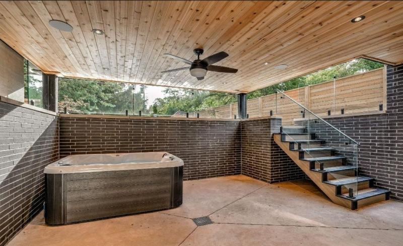 298 Strathcona Drive