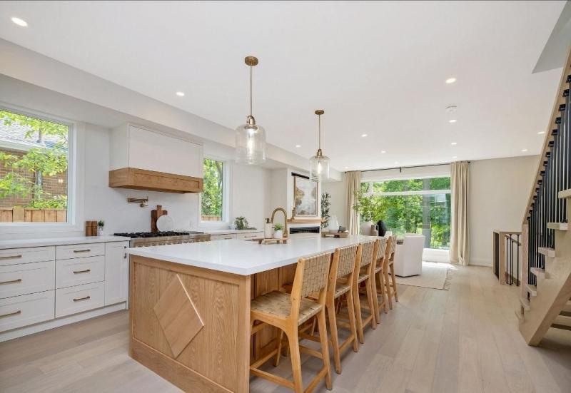 368 Maplewood Crescent
