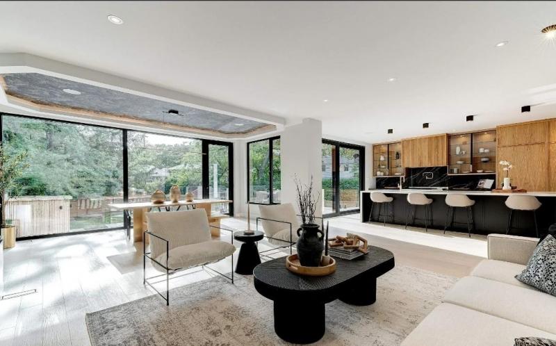 298 Strathcona Drive
