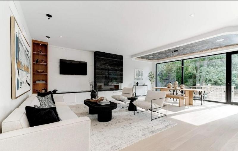 298 Strathcona Drive